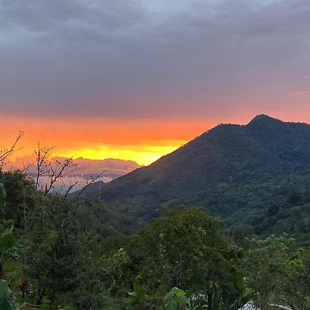 Hotel Uran Rivas ภายนอก รูปภาพ