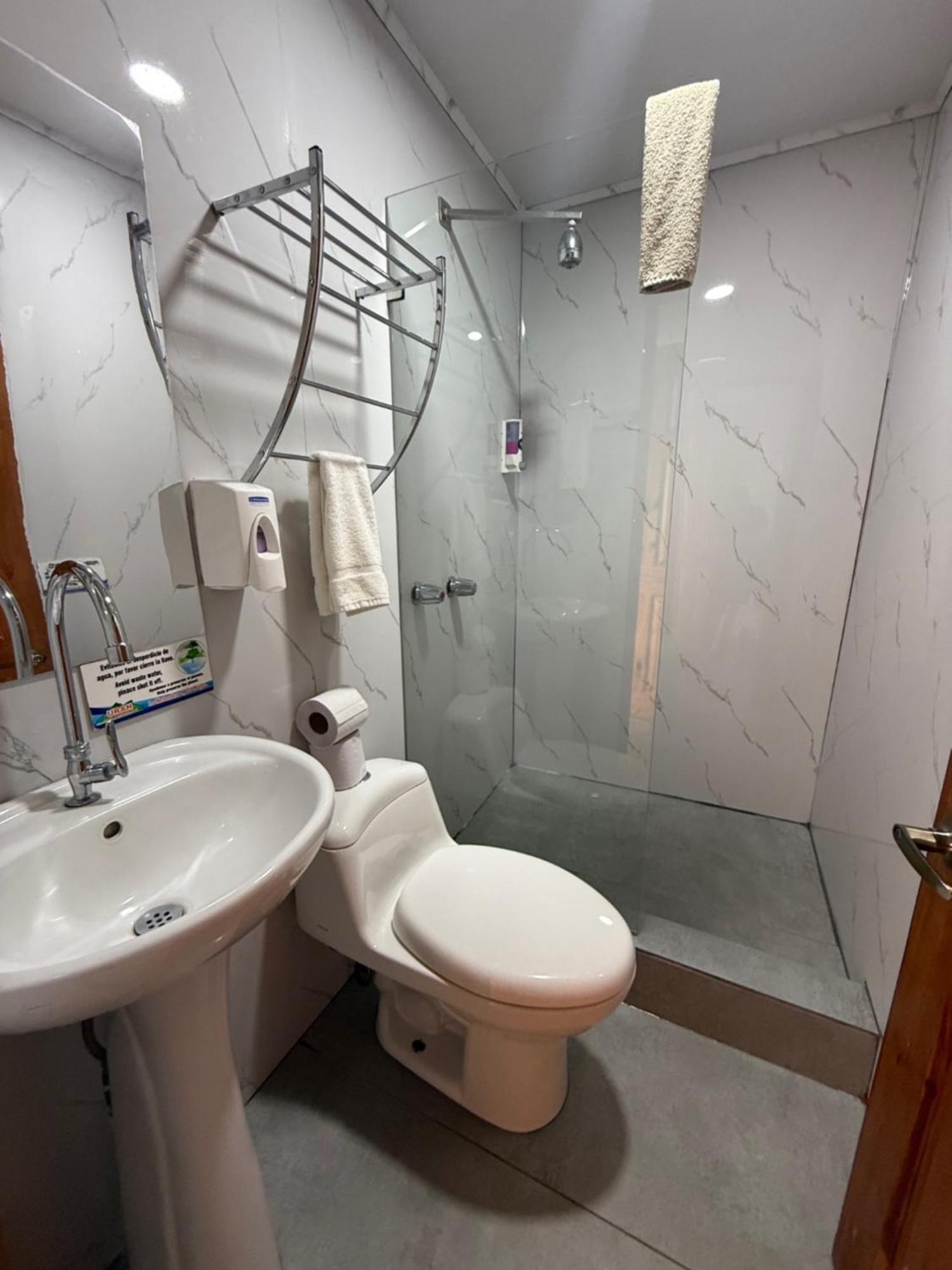 Hotel Uran Rivas ภายนอก รูปภาพ